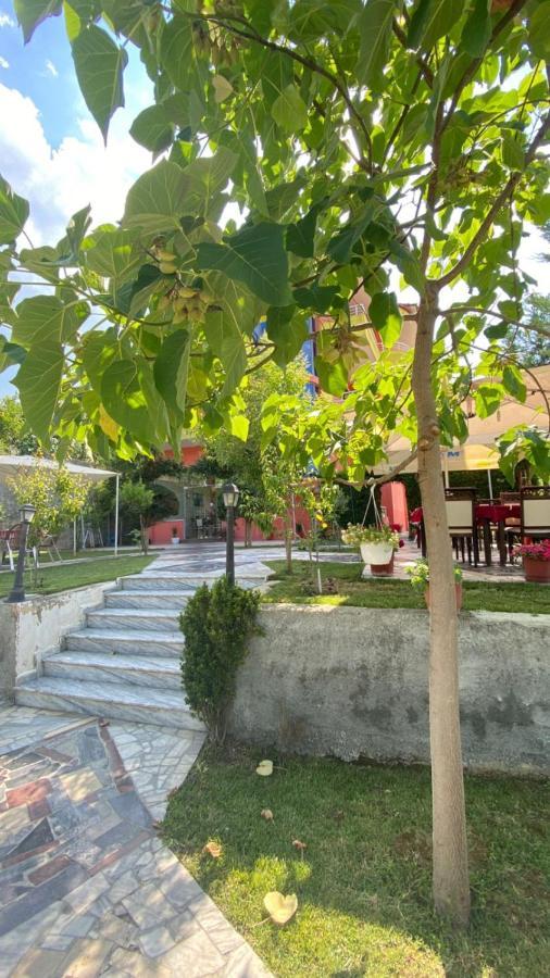 Hôtel Bar Restorant Kristal à Tirana Extérieur photo